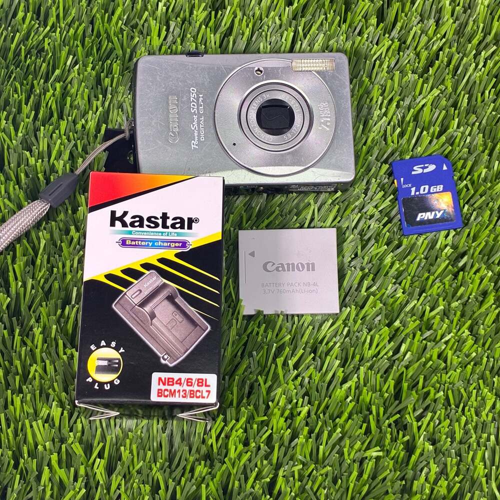 Canon PowerShot SD750 7.1MP Digital Elph Compact Camera Complete Bundle #1